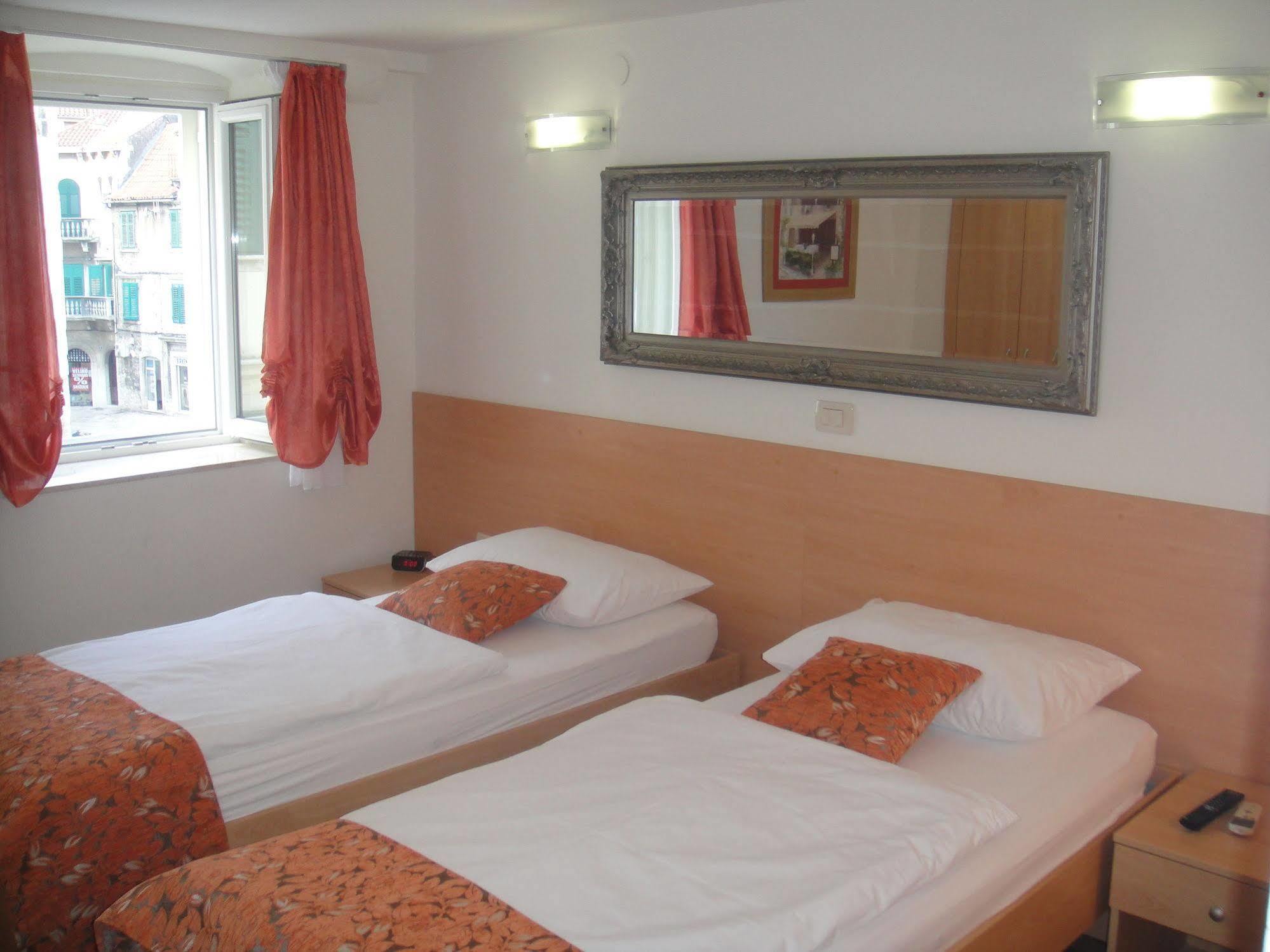 B&B Central Palace Heritage Split Extérieur photo